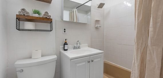 Fully Furnished 3 Bedroom apartment in Chelsea Available for the summer!!!