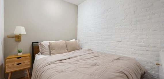 Fully Furnished 3 Bedroom apartment in Chelsea Available for the summer!!!