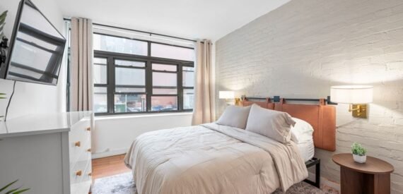 Fully Furnished 3 Bedroom apartment in Chelsea Available for the summer!!!