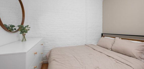 Fully Furnished 3 Bedroom apartment in Chelsea Available for the summer!!!