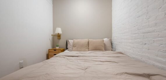 Fully Furnished 3 Bedroom apartment in Chelsea Available for the summer!!!