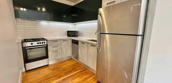 X-Large 2BR in Prime Crown Heights – Modern, Sunlit, Pet-Friendly, No Fee!