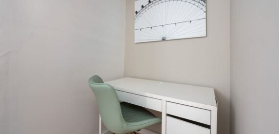 Fully Furnished 3 Bedroom apartment in Chelsea Available for the summer!!!