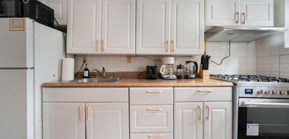 Fully Furnished 3 Bedroom apartment in Chelsea Available for the summer!!!