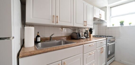 Fully Furnished 3 Bedroom apartment in Chelsea Available for the summer!!!