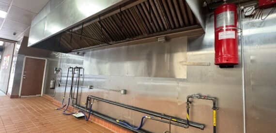 HIGH TRAFFIC RESTAURANT*RETAIL*GROCERY*DRY USE FOR LEASE