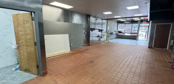 HIGH TRAFFIC RESTAURANT*RETAIL*GROCERY*DRY USE FOR LEASE