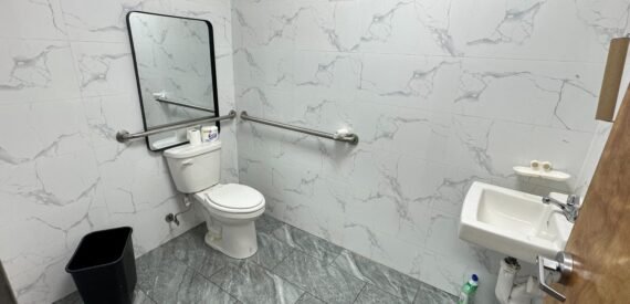 HIGH TRAFFIC RESTAURANT*RETAIL*GROCERY*DRY USE FOR LEASE