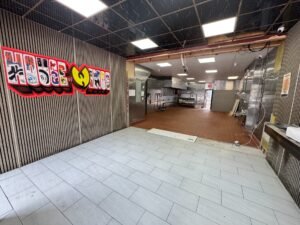HIGH TRAFFIC RESTAURANT*RETAIL*GROCERY*DRY USE FOR LEASE