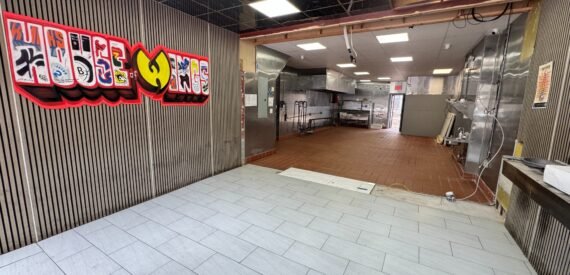 HIGH TRAFFIC RESTAURANT*RETAIL*GROCERY*DRY USE FOR LEASE