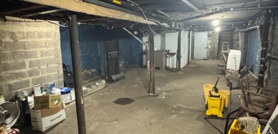 HIGH TRAFFIC RESTAURANT*RETAIL*GROCERY*DRY USE FOR LEASE