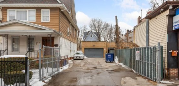 Mixed use and Lot For Sale