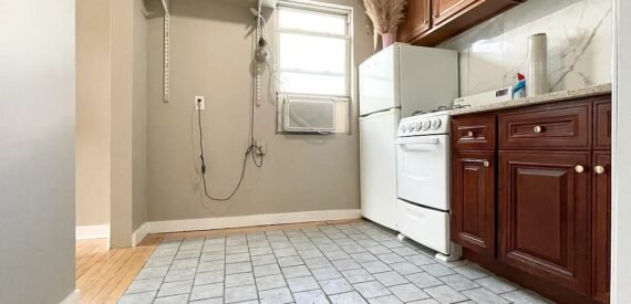 Williamsburg Studio Utilites includes