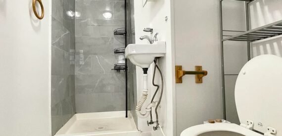 Williamsburg Studio Utilites includes