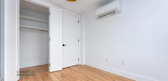 Modern 2BR w/ Private Balcony, In-Unit Laundry &amp; Roof Deck in Bed-Stuy