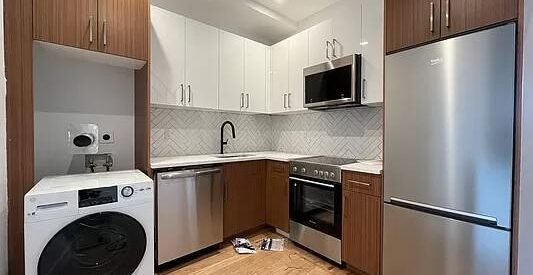 Modern 2BR w/ Private Balcony, In-Unit Laundry &amp; Roof Deck in Bed-Stuy