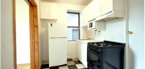 Spacious 2BR or Flex 3BR Apartment in Prime East Village Location – Avail 8/01
