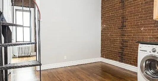 Amazing 3 Bedroom beautiful Penthouse apartment ~ washer and dryer in unit Queen size bedrooms