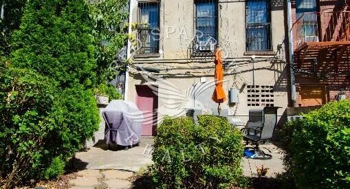 Amazing ground-floor 2-bed in East Harlem