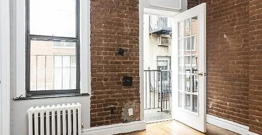 Amazing 3 Bedroom beautiful Penthouse apartment ~ washer and dryer in unit Queen size bedrooms