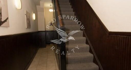 Spacious floor-through TRUE 2-bedroom apartment in Yorkville
