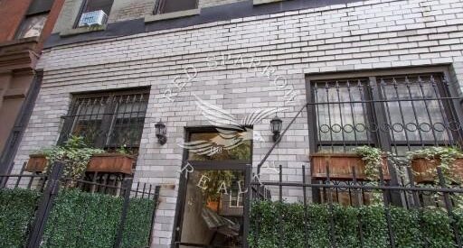 Spacious floor-through TRUE 2-bedroom apartment in Yorkville