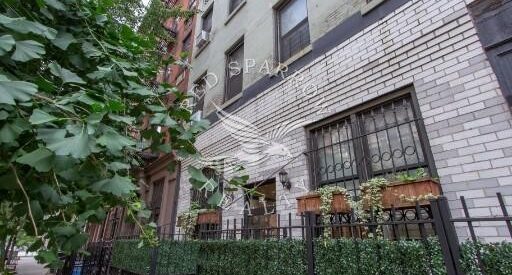 Spacious floor-through TRUE 2-bedroom apartment in Yorkville