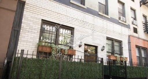 Spacious floor-through TRUE 2-bedroom apartment in Yorkville