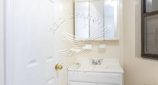 Spacious floor-through TRUE 2-bedroom apartment in Yorkville