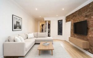 Wonderfull bright one bedroom apartment with washer and dryer in the unit lovely Upper east Side