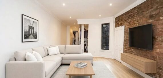 Wonderfull bright one bedroom apartment with washer and dryer in the unit lovely Upper east Side