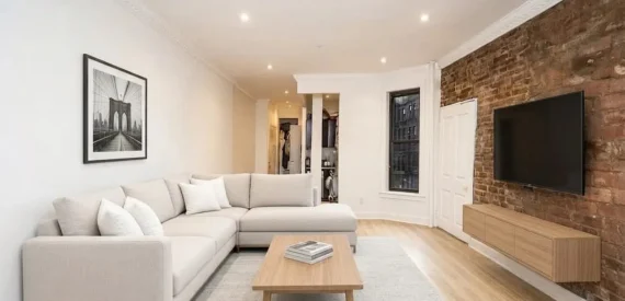 Wonderfull bright one bedroom apartment with washer and dryer in the unit lovely Upper east Side