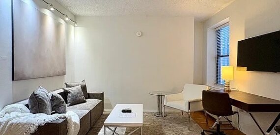Beautiful and Spacious 1 Bedroom~Luxury~Doorman/Elevator/Laundry