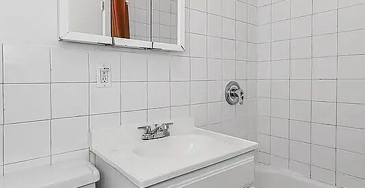 Amazing west Village One bedroom apartment elevator laundry in the building !!!
