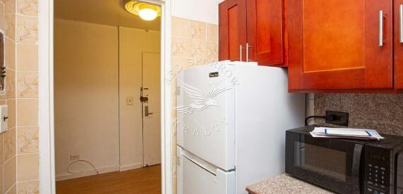 Amazing open layout on East 49th Street in Turtle Bay