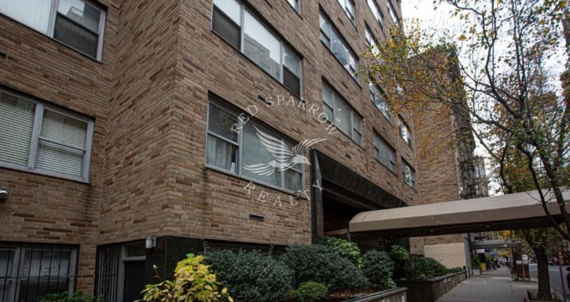Amazing open layout on East 49th Street in Turtle Bay