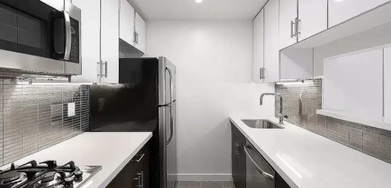 Amazing 3 Bedroom 2 baths beautiful apartment ~ washer and dryer in unit Queen size bedrooms Doorman Roofdeck
