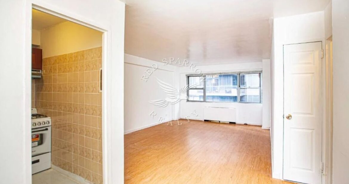 Amazing open layout on East 49th Street in Turtle Bay