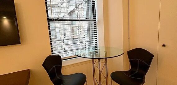 Beautiful and Spacious 1 Bedroom~Luxury~Doorman/Elevator/Laundry