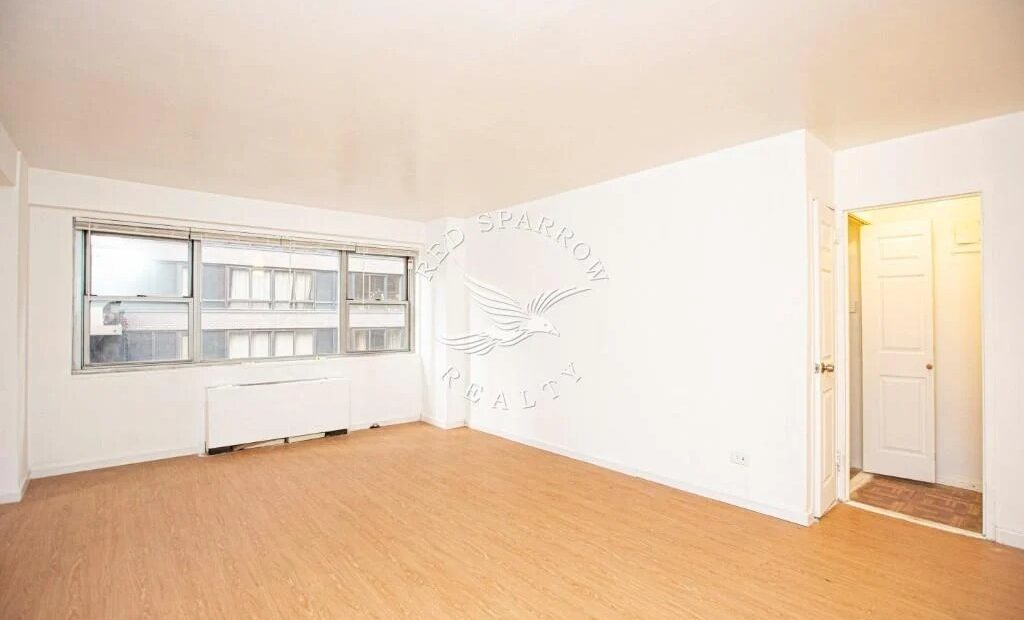 Amazing open layout on East 49th Street in Turtle Bay