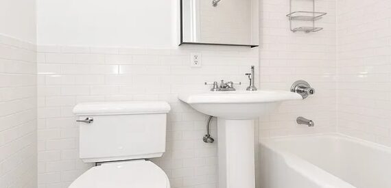 Amazing large and bright one bedroom apartment in Upper East Side Laundry in building!!