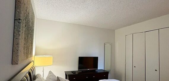 Beautiful and Spacious 1 Bedroom~Luxury~Doorman/Elevator/Laundry