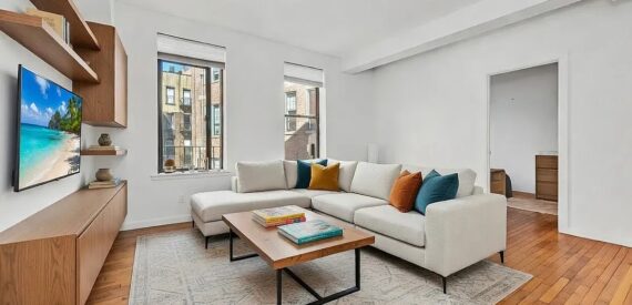 Amazing west Village One bedroom apartment elevator laundry in the building !!!