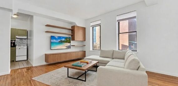 Amazing west Village One bedroom apartment elevator laundry in the building !!!