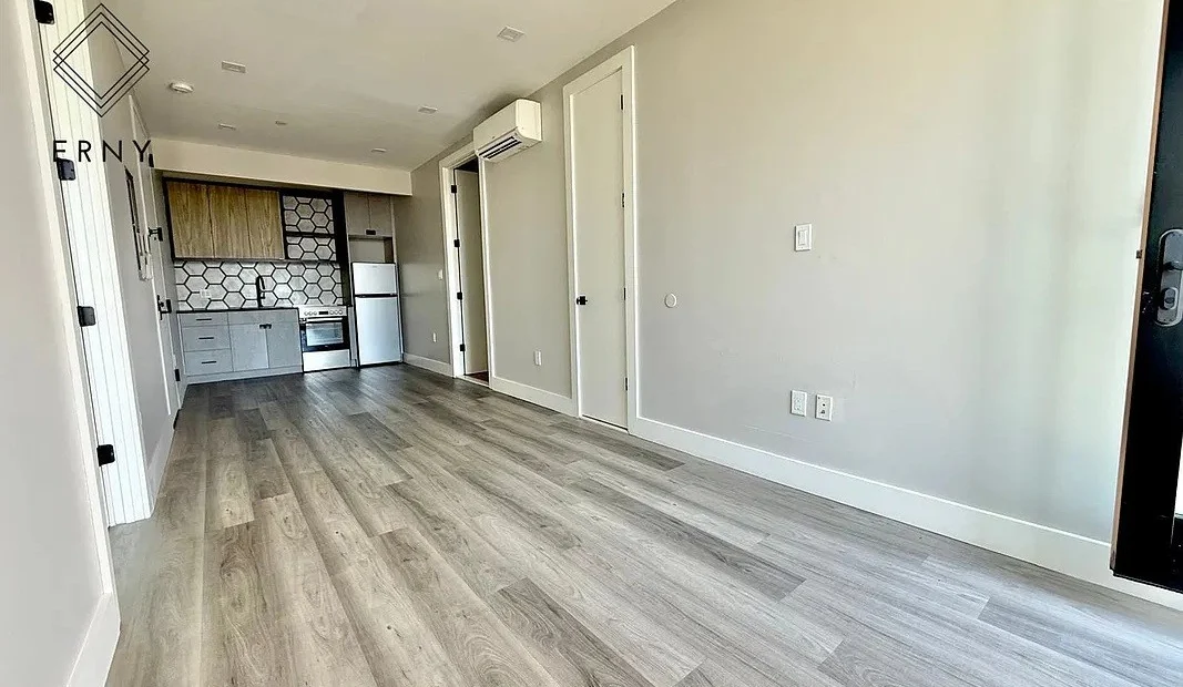 1565 New York Ave: Two-Bedroom Apartment, Juliet Balcony