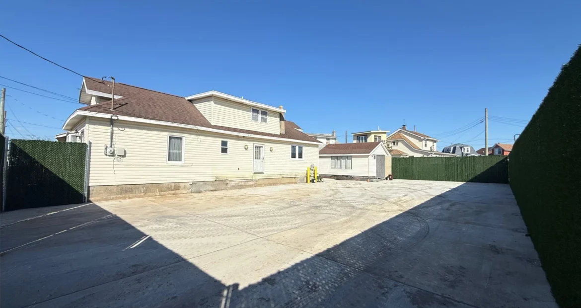 Land & Office for Lease in Rosedale