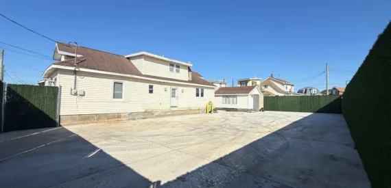 Land & Office for Lease in Rosedale