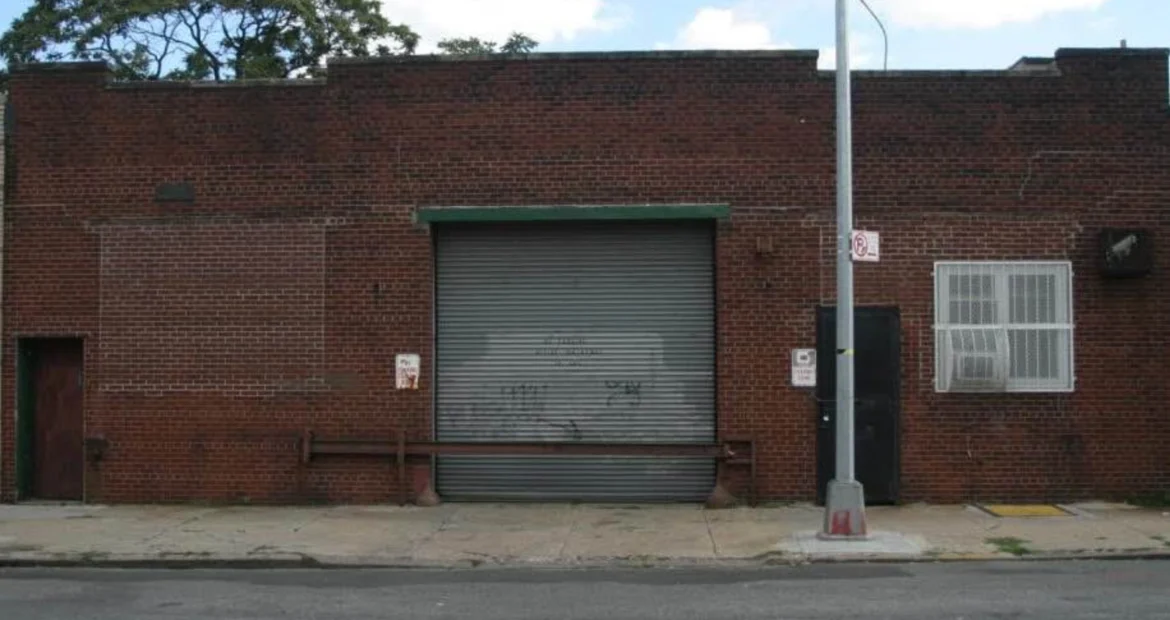 5,900 SF Industrial Warehouse for Lease with One Drive-In Gate