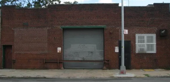 5,900 SF Industrial Warehouse for Lease with One Drive-In Gate